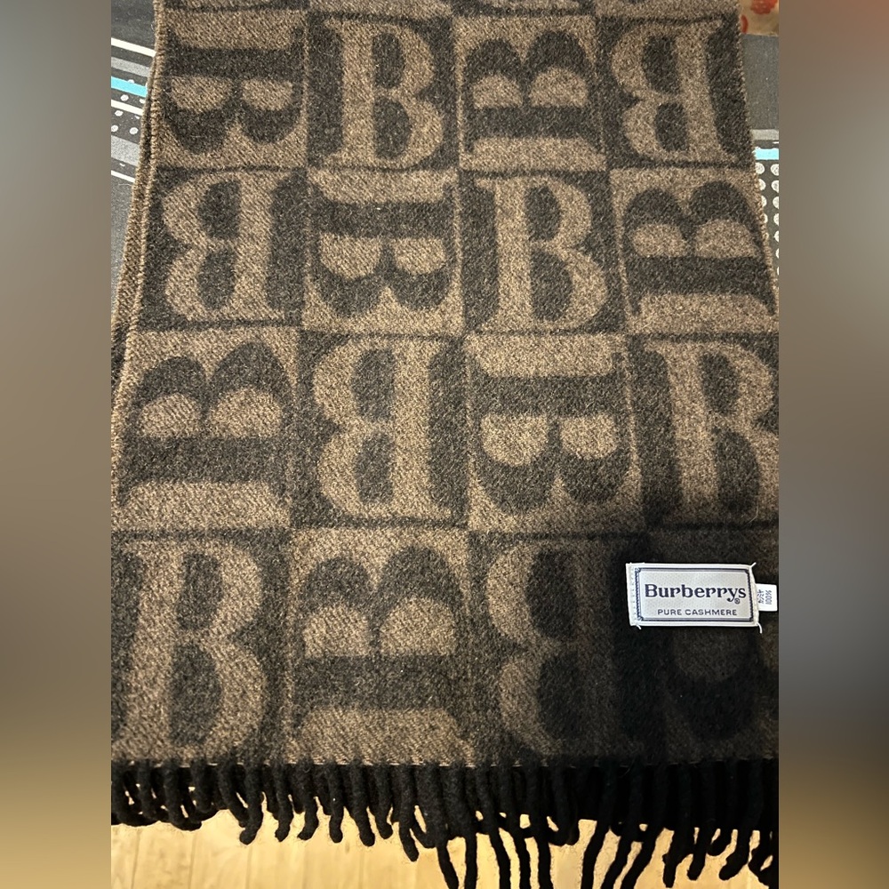 Burberry B Cashmere scarf